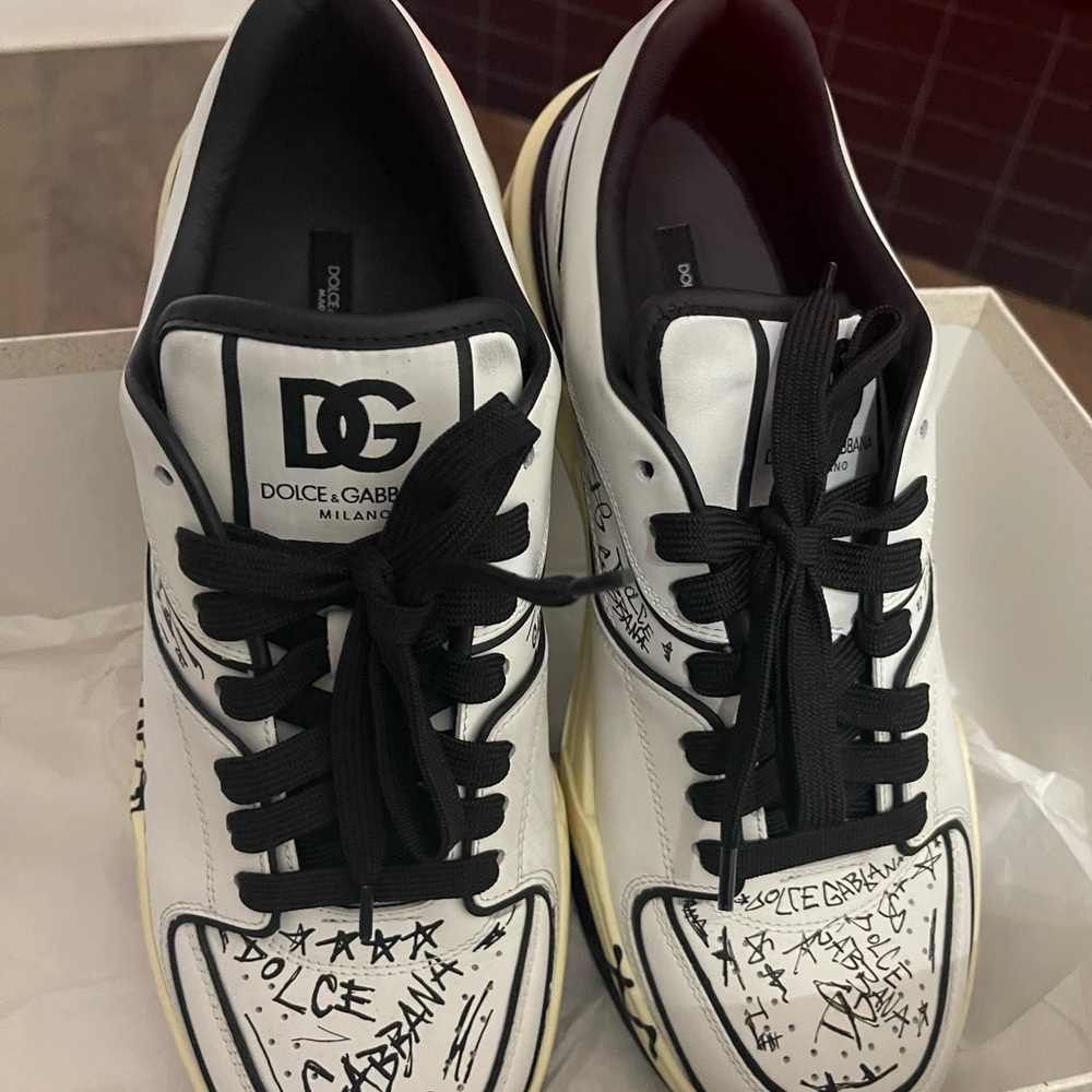 Dolce & Gabbana White and Black Graffiti Sneakers / size 43, US 10